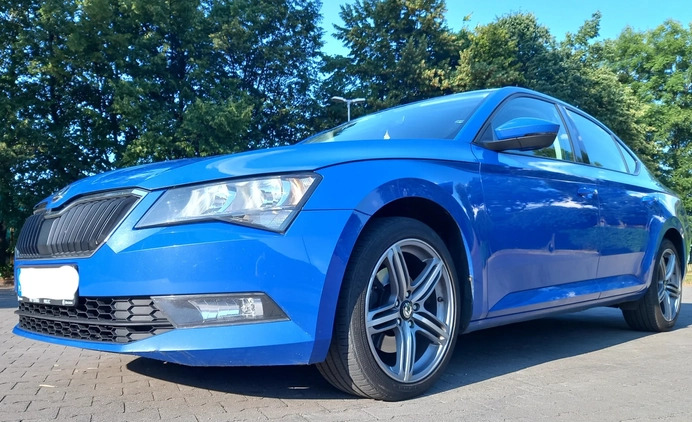Skoda Superb cena 47900 przebieg: 298000, rok produkcji 2018 z Kutno małe 172